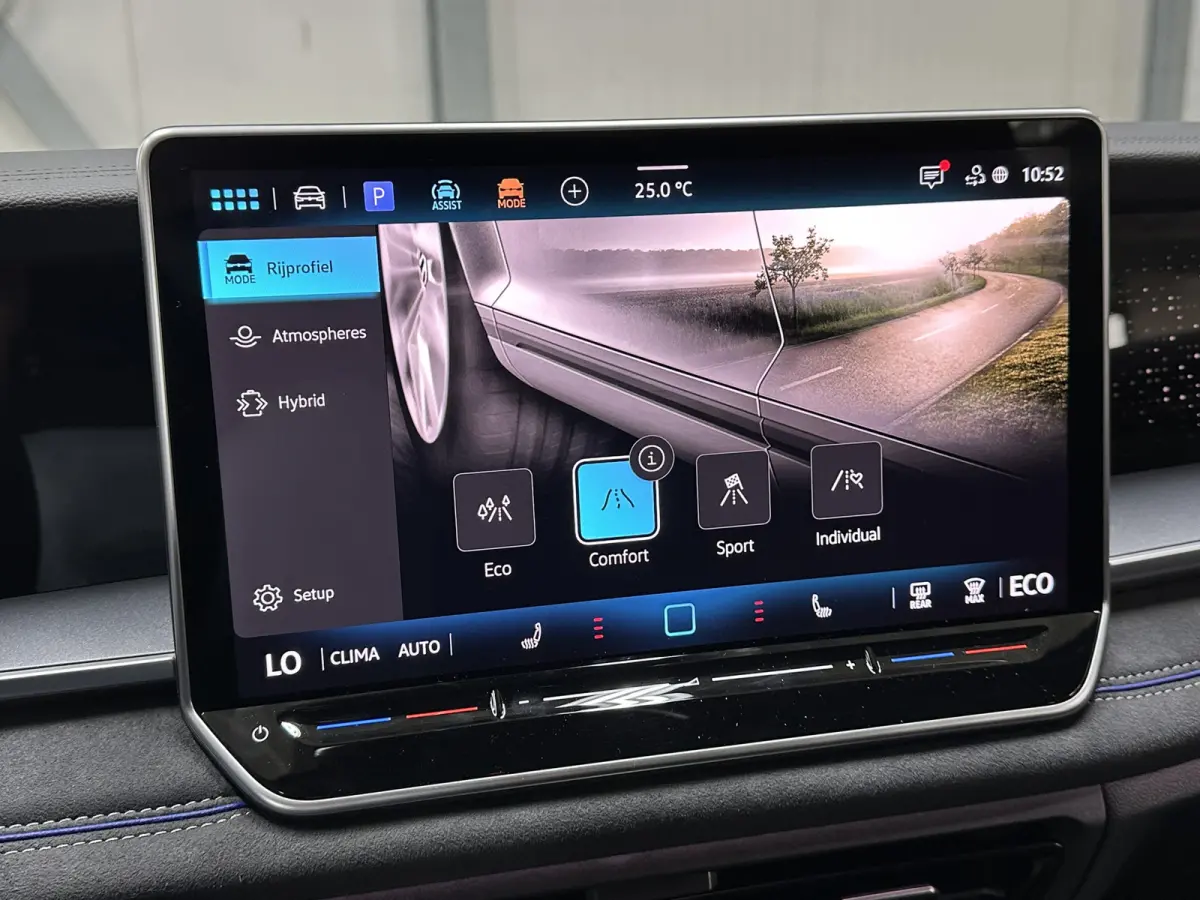 1.5 eHybrid R-Line | Trekhaak-pakket | Navigatie-pakket | Stoel- & stuurverwarming