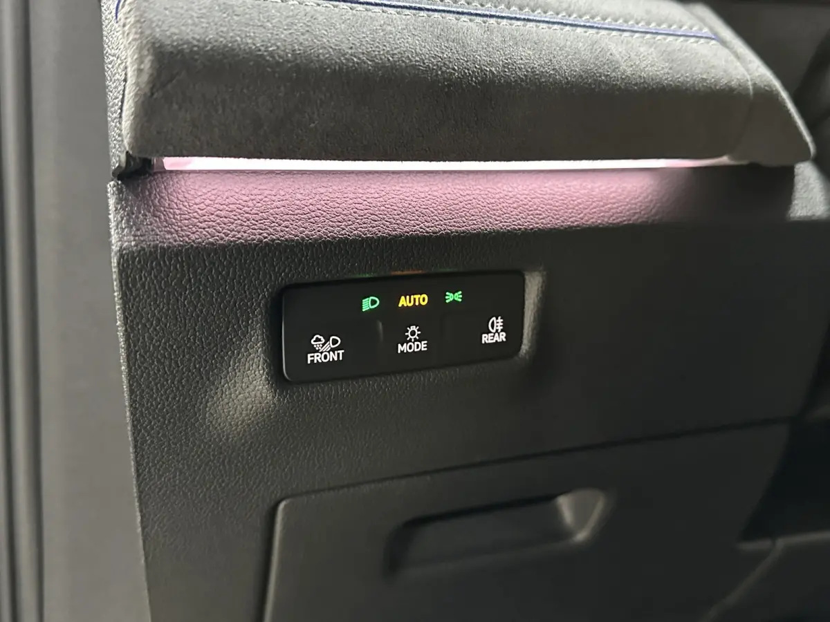 1.5 eHybrid R-Line | Trekhaak-pakket | Navigatie-pakket | Stoel- & stuurverwarming