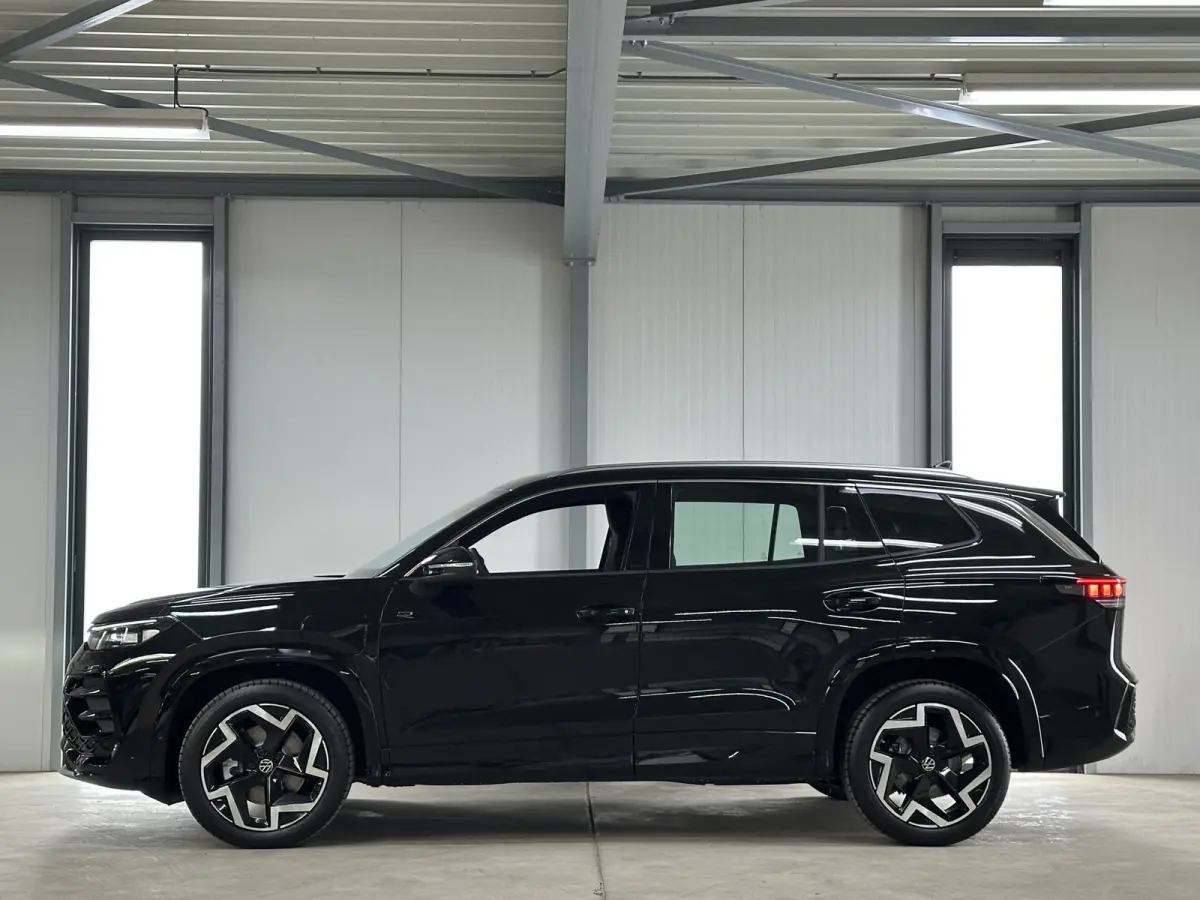 1.5 eHybrid R-Line | Trekhaak-pakket | Navigatie-pakket | Stoel- & stuurverwarming