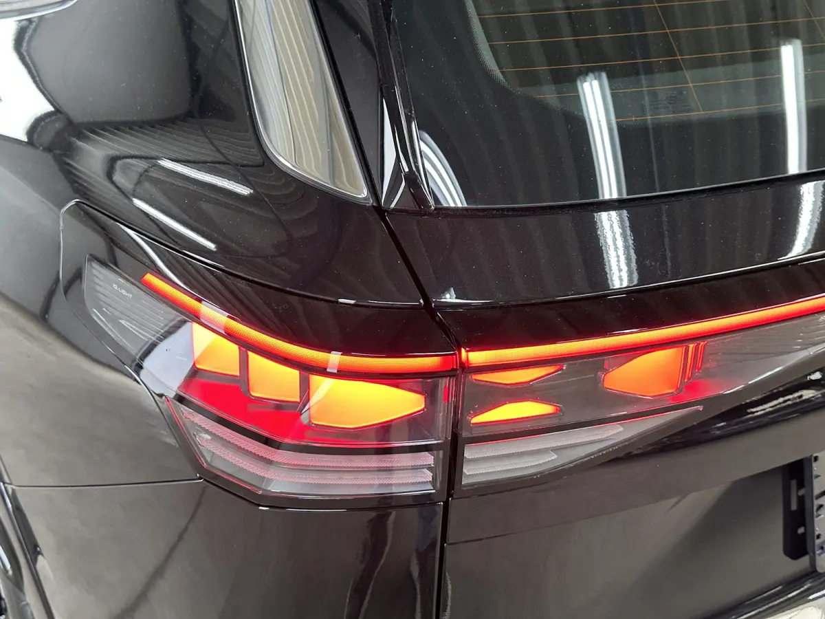 1.5 eHybrid R-Line | Trekhaak-pakket | Navigatie-pakket | Stoel- & stuurverwarming