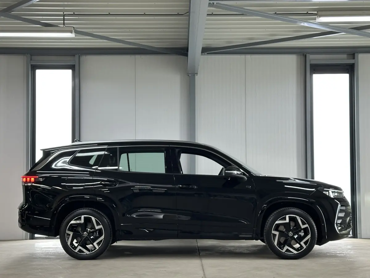 1.5 eHybrid R-Line | Trekhaak-pakket | Navigatie-pakket | Stoel- & stuurverwarming