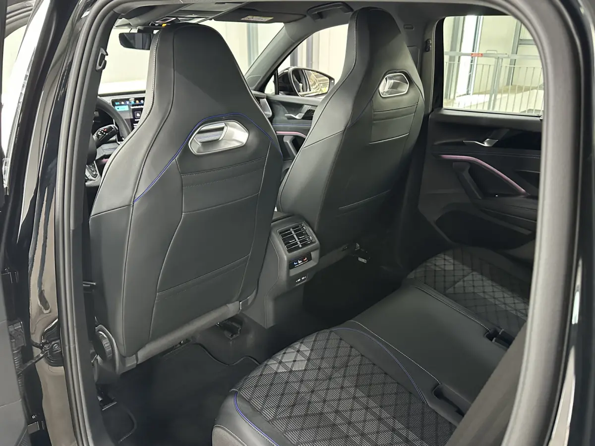 1.5 eHybrid R-Line | Trekhaak-pakket | Navigatie-pakket | Stoel- & stuurverwarming