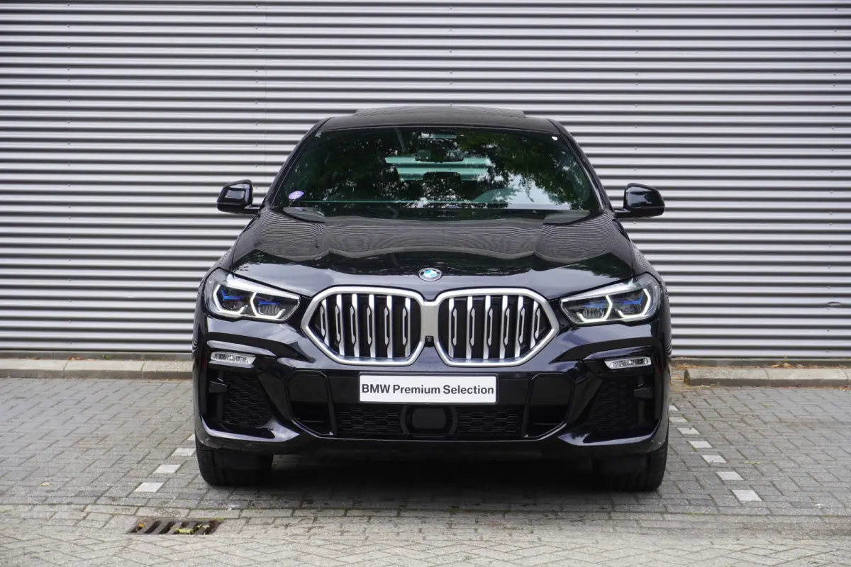 xDrive40i | High Executive | M Sportpakket | Trekhaak met elektrisch wegklapbare kogel | Bowers & Wilkins Diamond Surround Sound Systeem | Panorama-Glasdak Sky Lounge | Soft Close Automatic 
