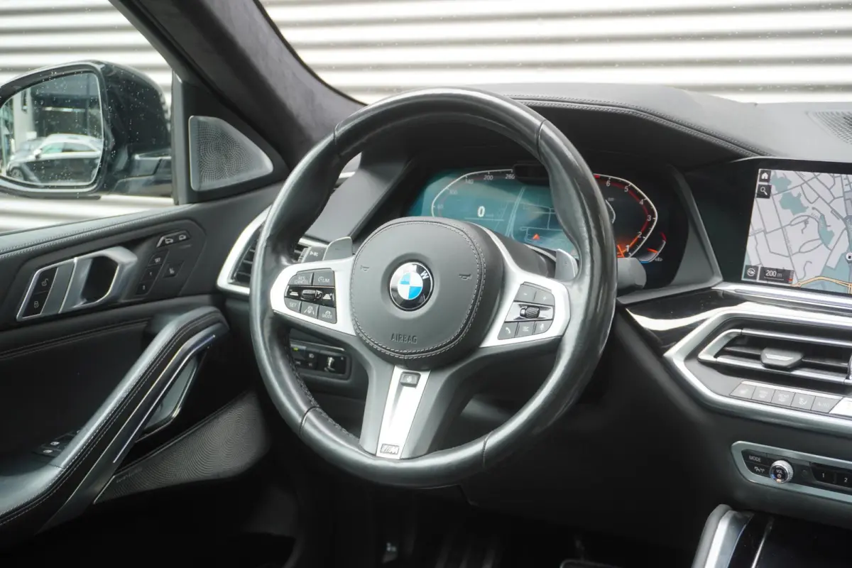 xDrive40i | High Executive | M Sportpakket | Trekhaak met elektrisch wegklapbare kogel | Bowers & Wilkins Diamond Surround Sound Systeem | Panorama-Glasdak Sky Lounge | Soft Close Automatic 