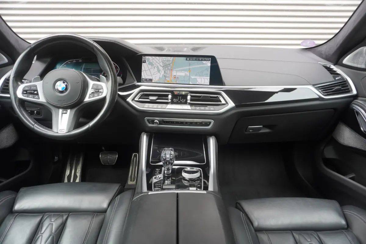 xDrive40i | High Executive | M Sportpakket | Trekhaak met elektrisch wegklapbare kogel | Bowers & Wilkins Diamond Surround Sound Systeem | Panorama-Glasdak Sky Lounge | Soft Close Automatic 