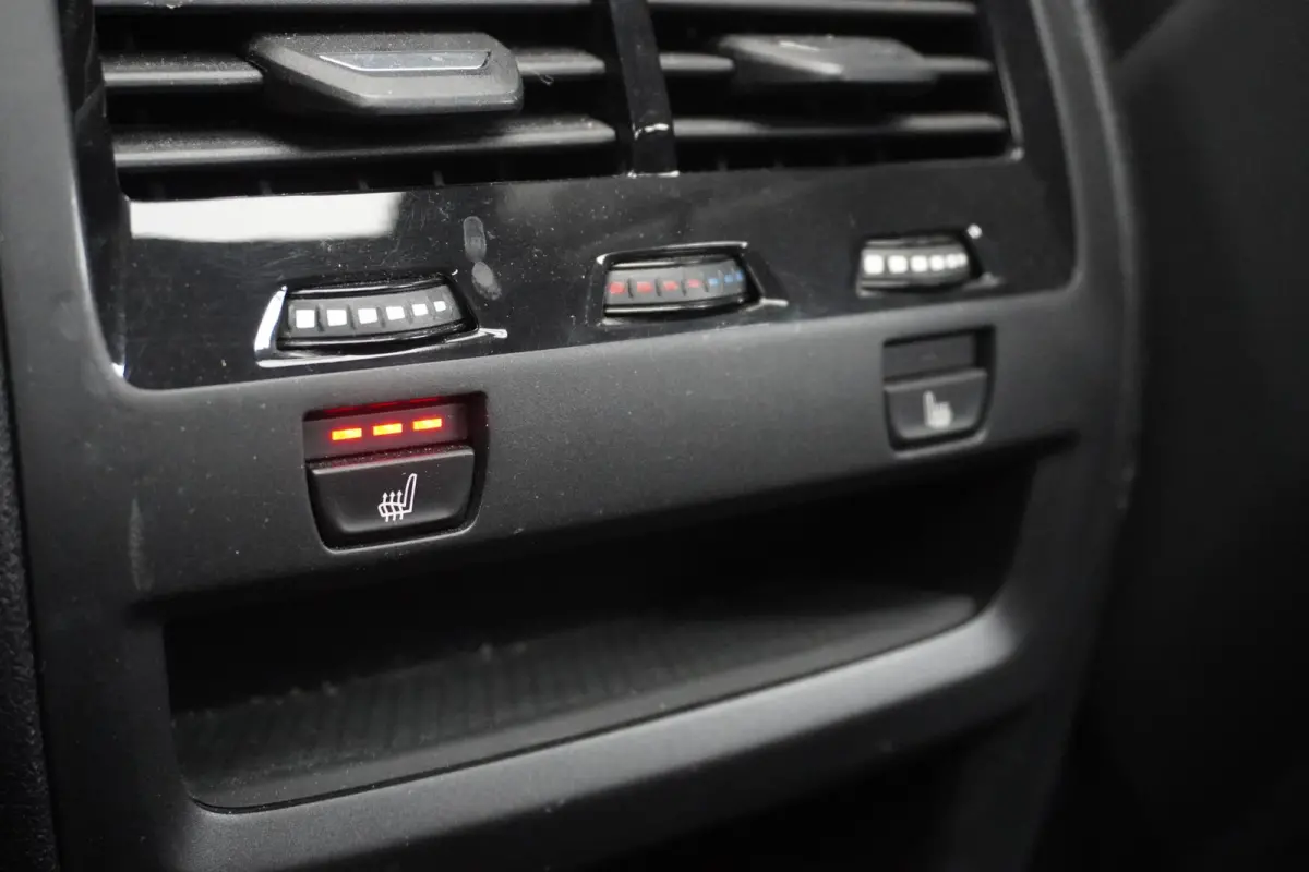 xDrive40i | High Executive | M Sportpakket | Trekhaak met elektrisch wegklapbare kogel | Bowers & Wilkins Diamond Surround Sound Systeem | Panorama-Glasdak Sky Lounge | Soft Close Automatic 