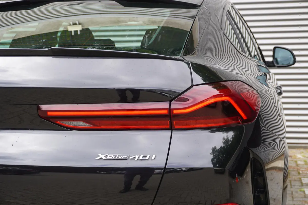 xDrive40i | High Executive | M Sportpakket | Trekhaak met elektrisch wegklapbare kogel | Bowers & Wilkins Diamond Surround Sound Systeem | Panorama-Glasdak Sky Lounge | Soft Close Automatic 