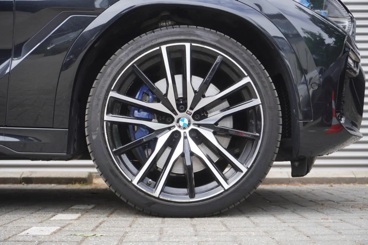 xDrive40i | High Executive | M Sportpakket | Trekhaak met elektrisch wegklapbare kogel | Bowers & Wilkins Diamond Surround Sound Systeem | Panorama-Glasdak Sky Lounge | Soft Close Automatic 