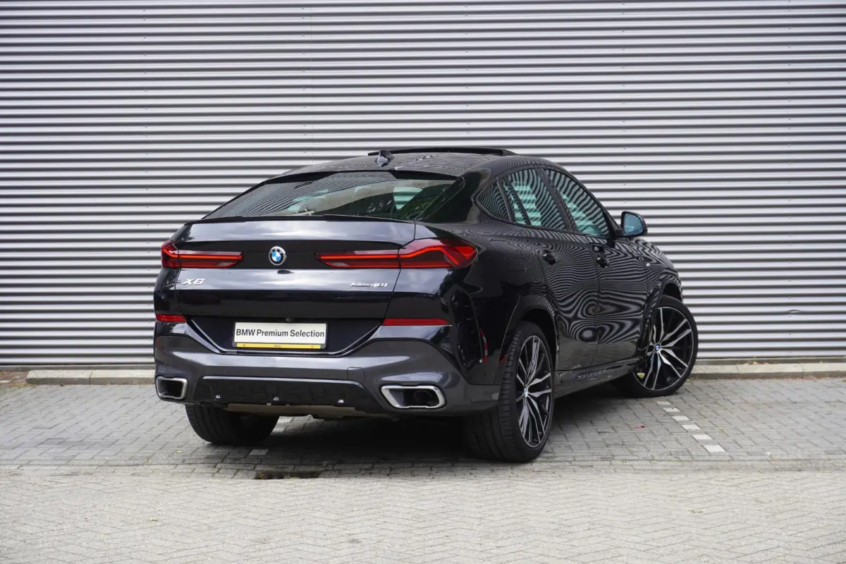 xDrive40i | High Executive | M Sportpakket | Trekhaak met elektrisch wegklapbare kogel | Bowers & Wilkins Diamond Surround Sound Systeem | Panorama-Glasdak Sky Lounge | Soft Close Automatic 