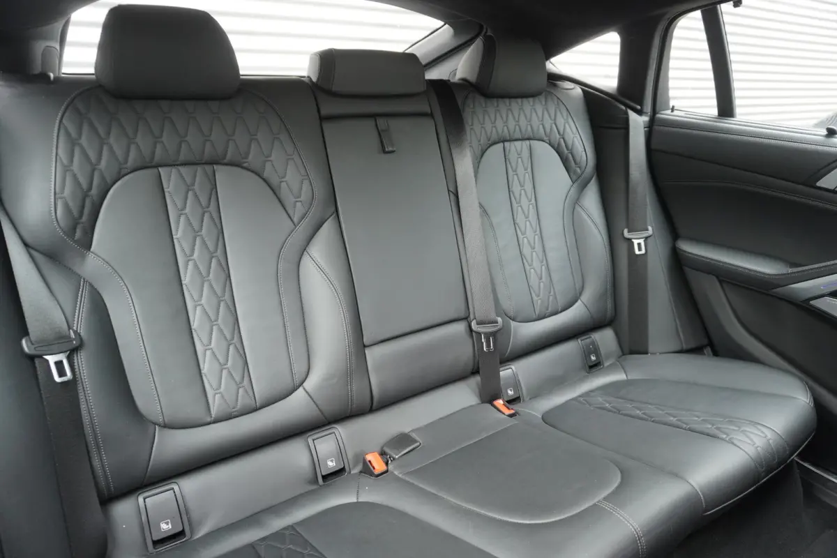 xDrive40i | High Executive | M Sportpakket | Trekhaak met elektrisch wegklapbare kogel | Bowers & Wilkins Diamond Surround Sound Systeem | Panorama-Glasdak Sky Lounge | Soft Close Automatic 