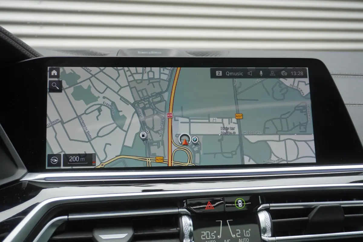 xDrive40i | High Executive | M Sportpakket | Trekhaak met elektrisch wegklapbare kogel | Bowers & Wilkins Diamond Surround Sound Systeem | Panorama-Glasdak Sky Lounge | Soft Close Automatic 