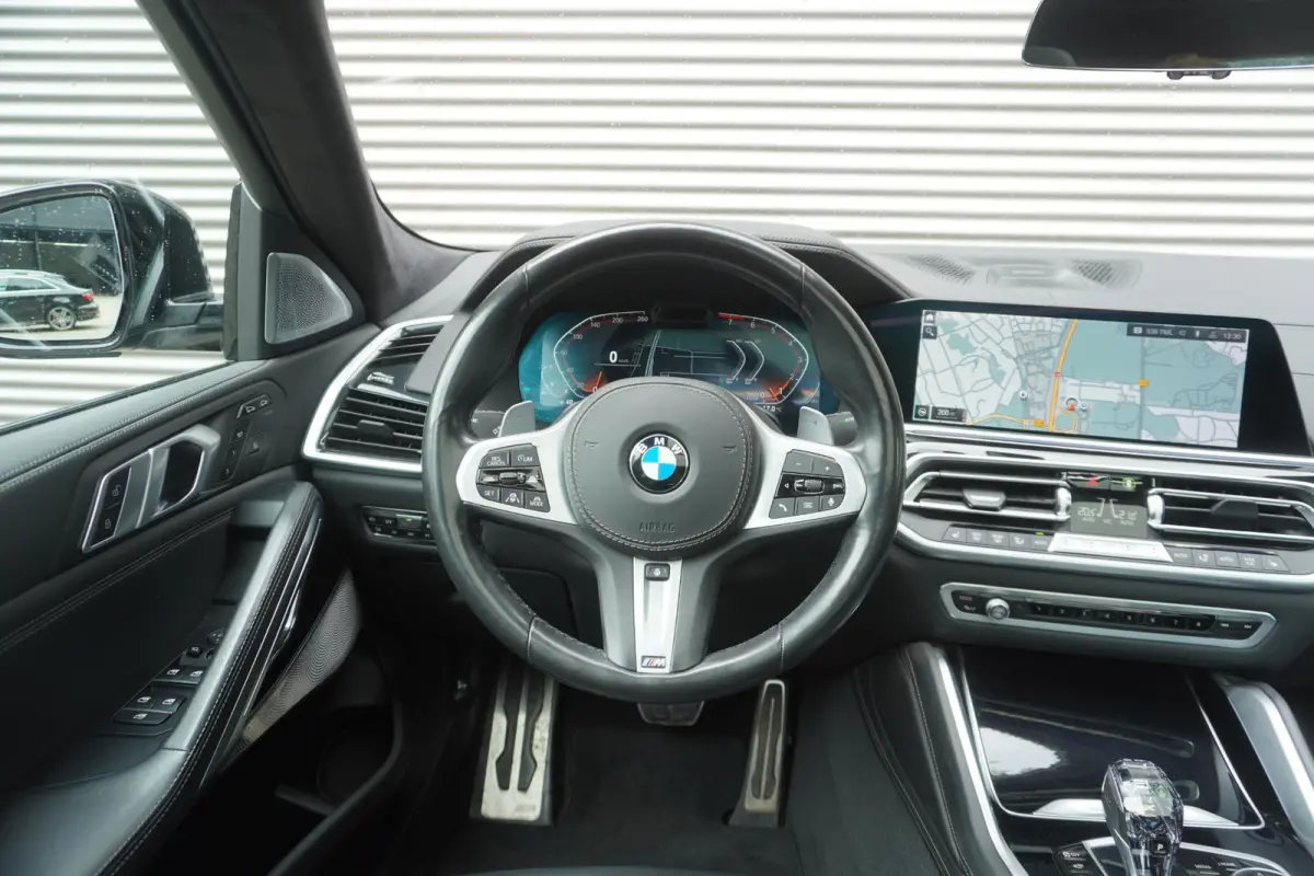 xDrive40i | High Executive | M Sportpakket | Trekhaak met elektrisch wegklapbare kogel | Bowers & Wilkins Diamond Surround Sound Systeem | Panorama-Glasdak Sky Lounge | Soft Close Automatic 