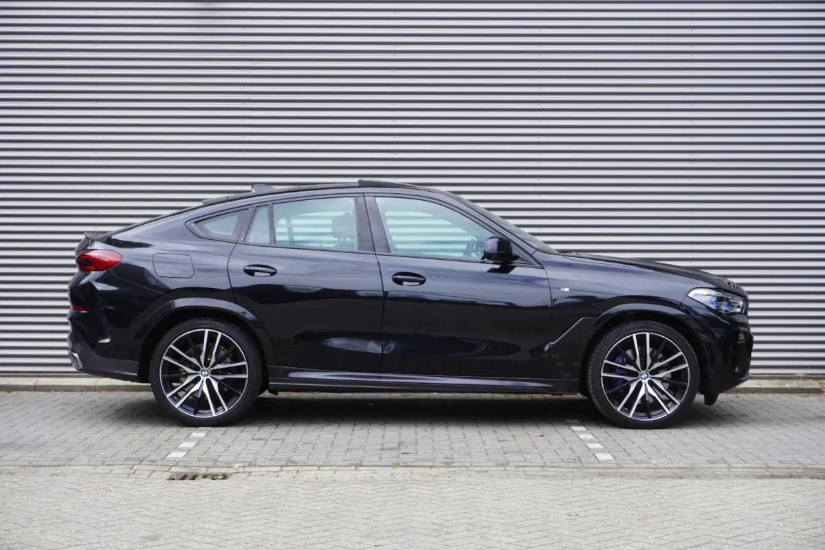 xDrive40i | High Executive | M Sportpakket | Trekhaak met elektrisch wegklapbare kogel | Bowers & Wilkins Diamond Surround Sound Systeem | Panorama-Glasdak Sky Lounge | Soft Close Automatic 