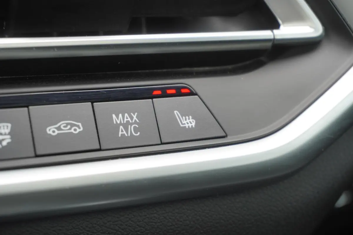 xDrive40i | High Executive | M Sportpakket | Trekhaak met elektrisch wegklapbare kogel | Bowers & Wilkins Diamond Surround Sound Systeem | Panorama-Glasdak Sky Lounge | Soft Close Automatic 