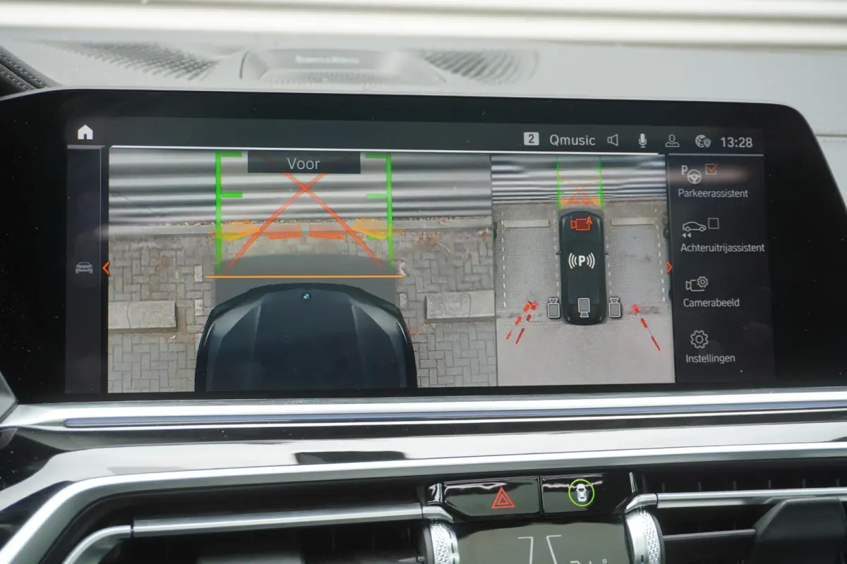 xDrive40i | High Executive | M Sportpakket | Trekhaak met elektrisch wegklapbare kogel | Bowers & Wilkins Diamond Surround Sound Systeem | Panorama-Glasdak Sky Lounge | Soft Close Automatic 