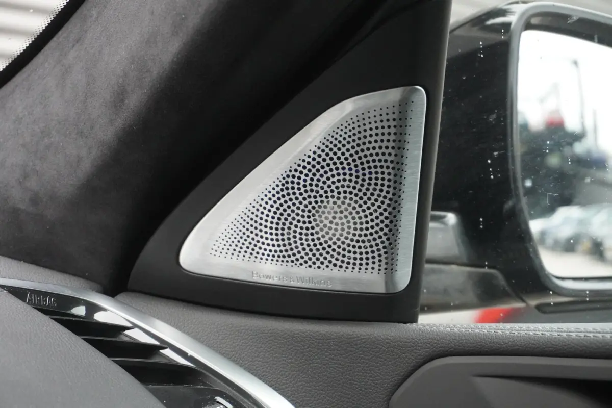 xDrive40i | High Executive | M Sportpakket | Trekhaak met elektrisch wegklapbare kogel | Bowers & Wilkins Diamond Surround Sound Systeem | Panorama-Glasdak Sky Lounge | Soft Close Automatic 