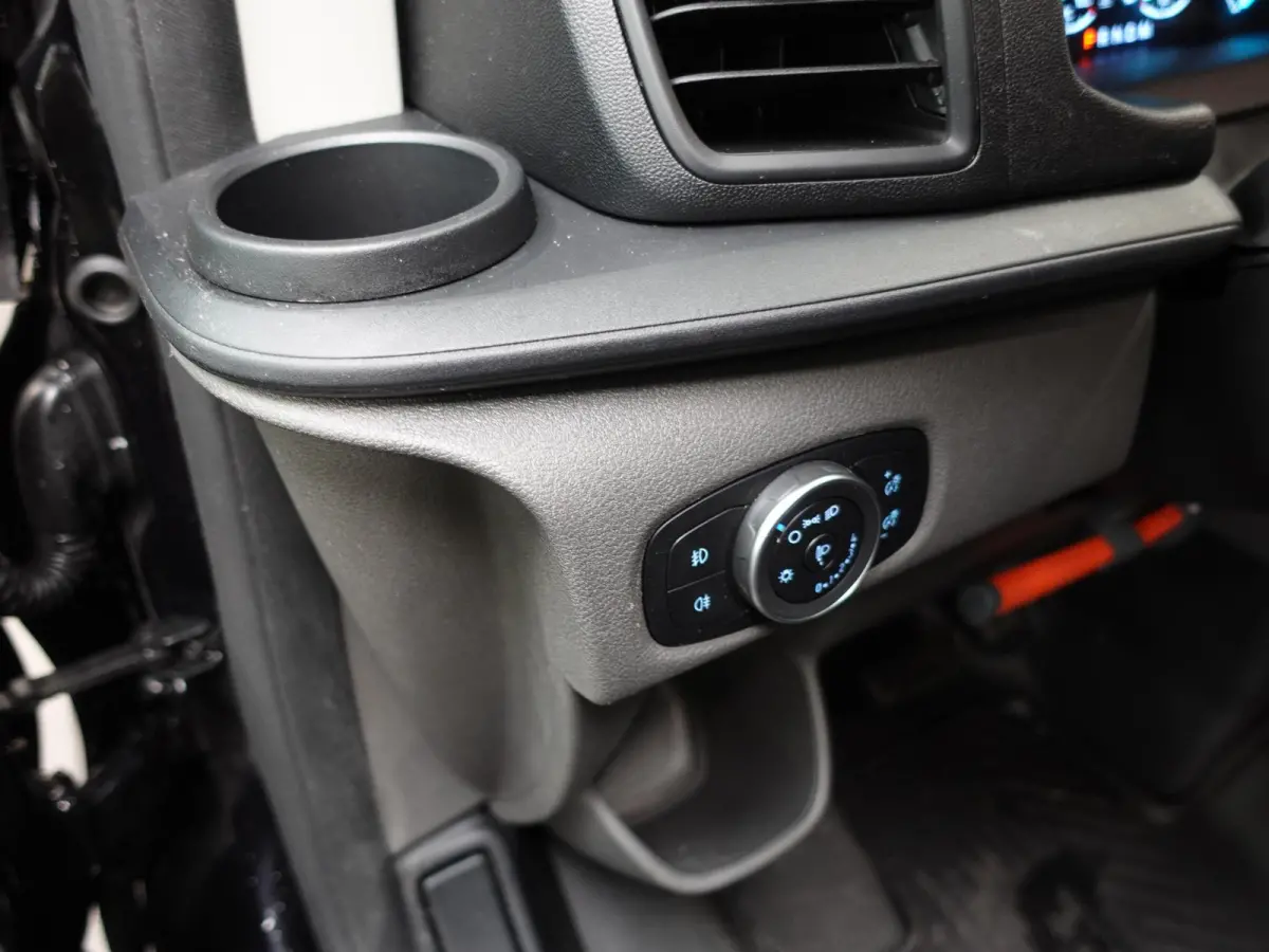 130pk Automaat L2H1 Trend Navigatie Cruise control Camera Parkeersensoren Trekhaak Airco
