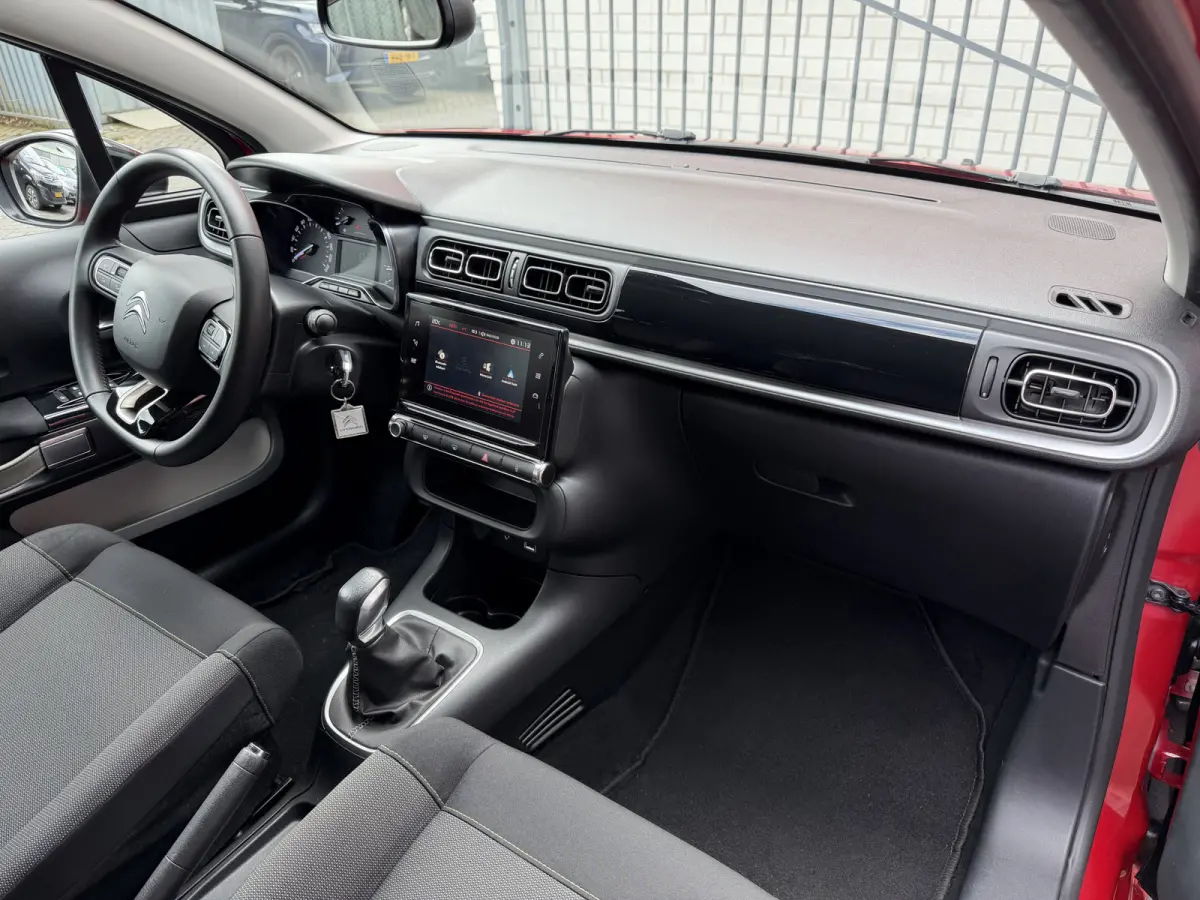 82pk Shine (Camera - Navigatie via APP - Automatische Airco - Parkeersensoren - Lichtmetalen velgen - Apple Carplay)