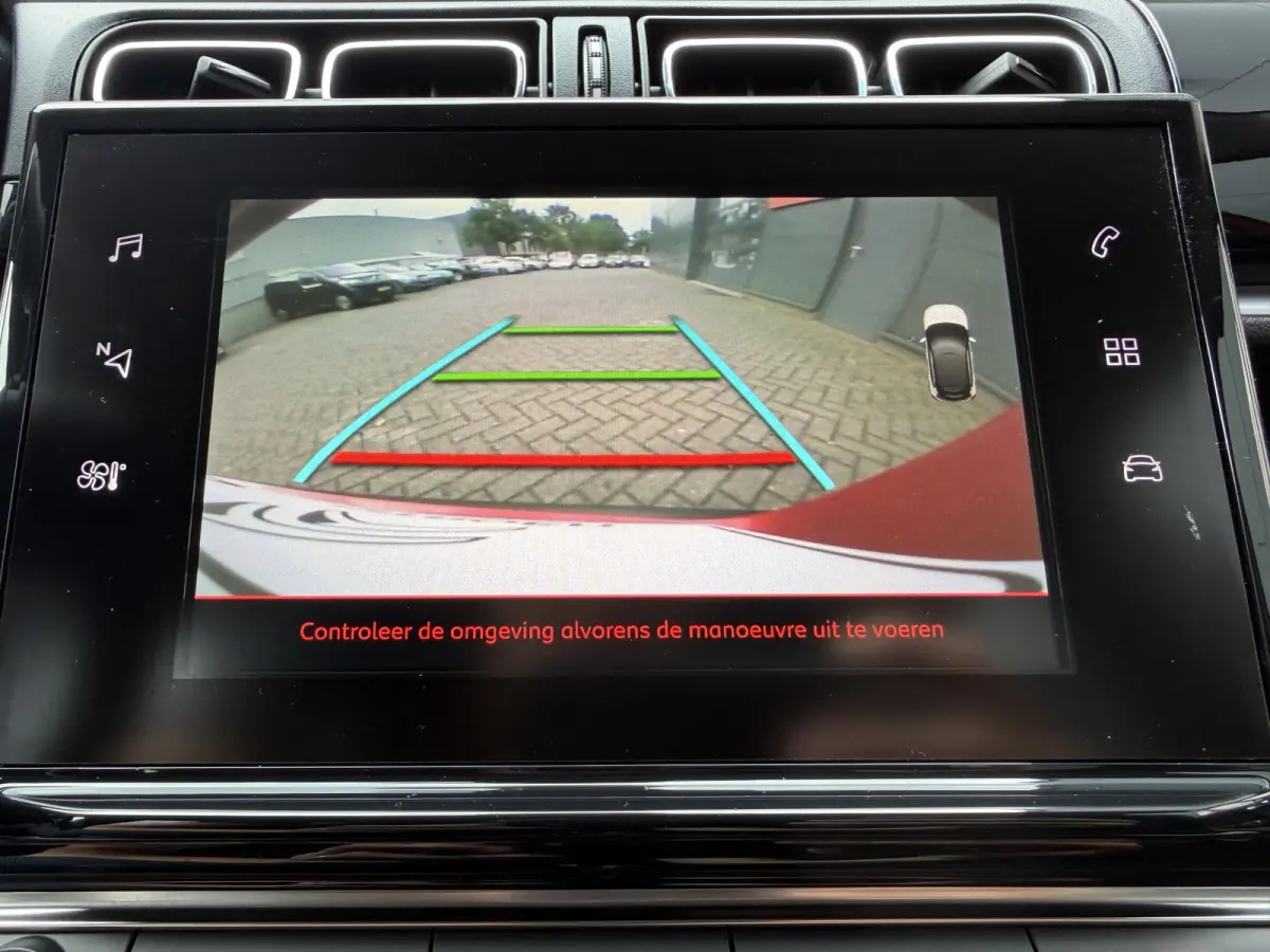 82pk Shine (Camera - Navigatie via APP - Automatische Airco - Parkeersensoren - Lichtmetalen velgen - Apple Carplay)