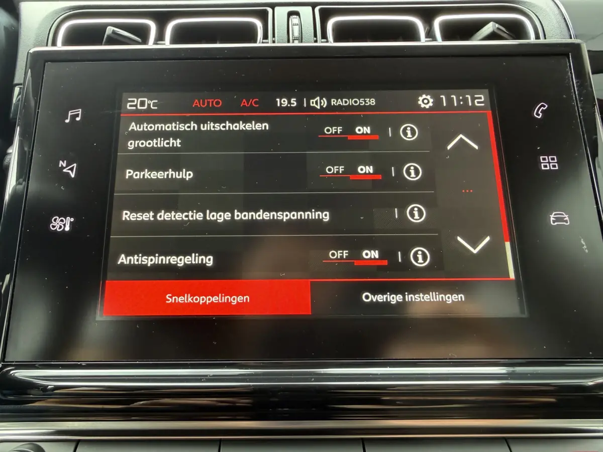 82pk Shine (Camera - Navigatie via APP - Automatische Airco - Parkeersensoren - Lichtmetalen velgen - Apple Carplay)