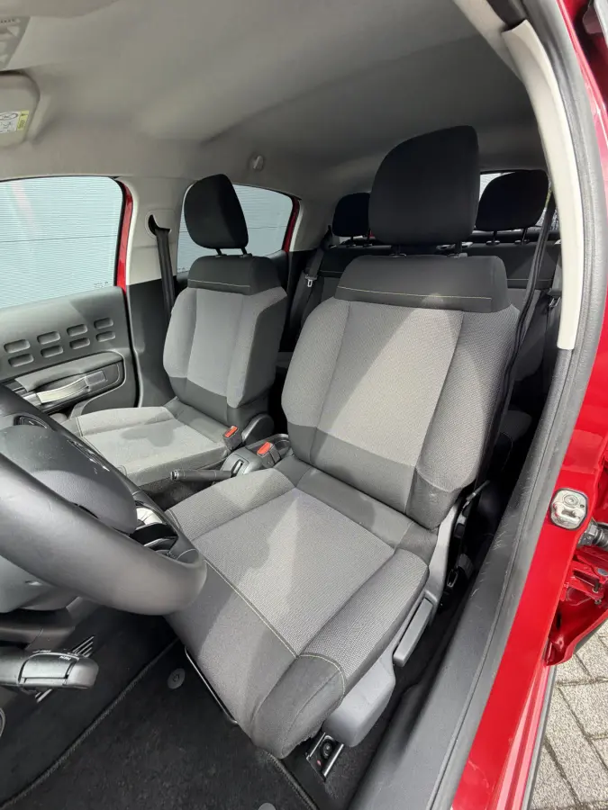 82pk Shine (Camera - Navigatie via APP - Automatische Airco - Parkeersensoren - Lichtmetalen velgen - Apple Carplay)