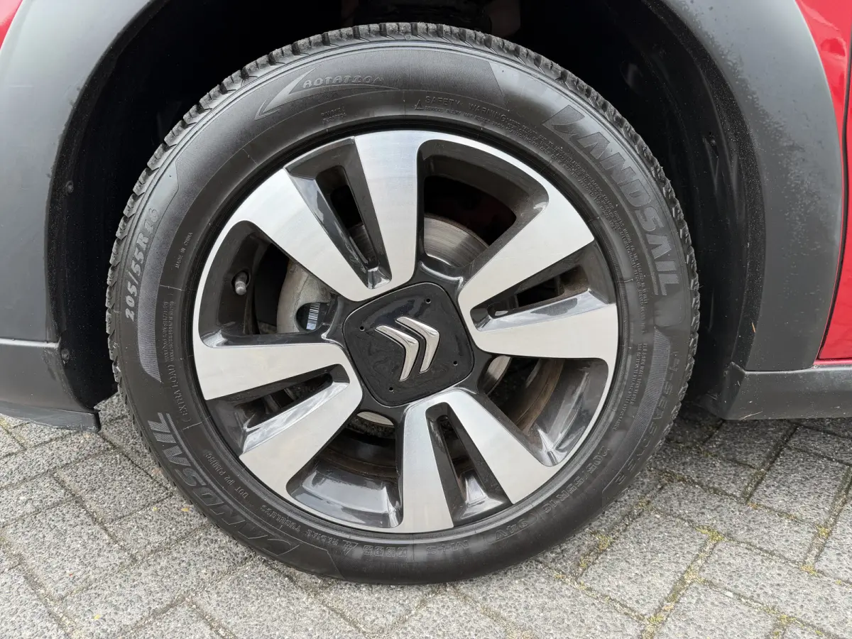 82pk Shine (Camera - Navigatie via APP - Automatische Airco - Parkeersensoren - Lichtmetalen velgen - Apple Carplay)