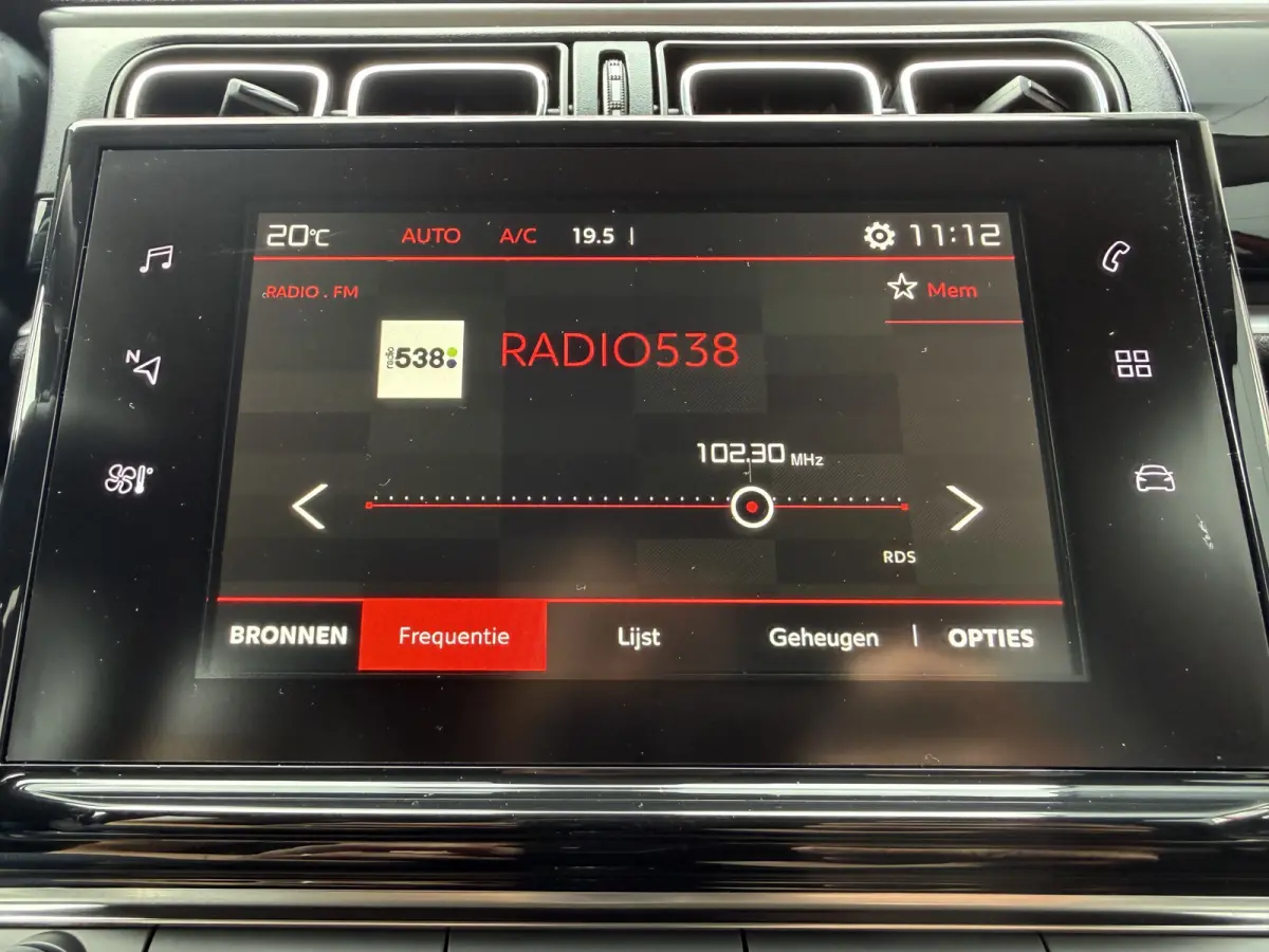 82pk Shine (Camera - Navigatie via APP - Automatische Airco - Parkeersensoren - Lichtmetalen velgen - Apple Carplay)