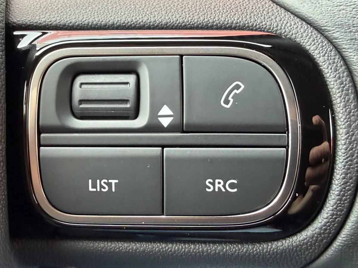 82pk Shine (Camera - Navigatie via APP - Automatische Airco - Parkeersensoren - Lichtmetalen velgen - Apple Carplay)