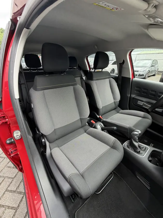82pk Shine (Camera - Navigatie via APP - Automatische Airco - Parkeersensoren - Lichtmetalen velgen - Apple Carplay)