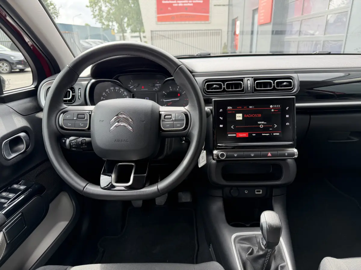 82pk Shine (Camera - Navigatie via APP - Automatische Airco - Parkeersensoren - Lichtmetalen velgen - Apple Carplay)