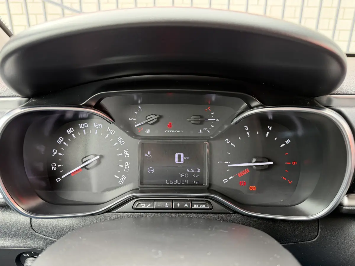 82pk Shine (Camera - Navigatie via APP - Automatische Airco - Parkeersensoren - Lichtmetalen velgen - Apple Carplay)