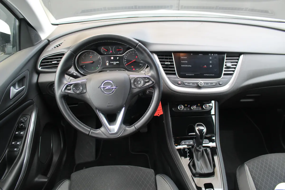1.2 Turbo Elegance | 360 Camera | AGR-stoel | CarPlay | Climate & Cruise C. | PDC V&A | Half leder | LED | 360 Camera | AGR-stoel | CarPlay | Climate & Cruise C. | PDC V&A | Half leder | LED