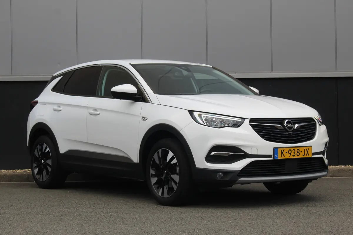 1.2 Turbo Elegance | 360 Camera | AGR-stoel | CarPlay | Climate & Cruise C. | PDC V&A | Half leder | LED | 360 Camera | AGR-stoel | CarPlay | Climate & Cruise C. | PDC V&A | Half leder | LED