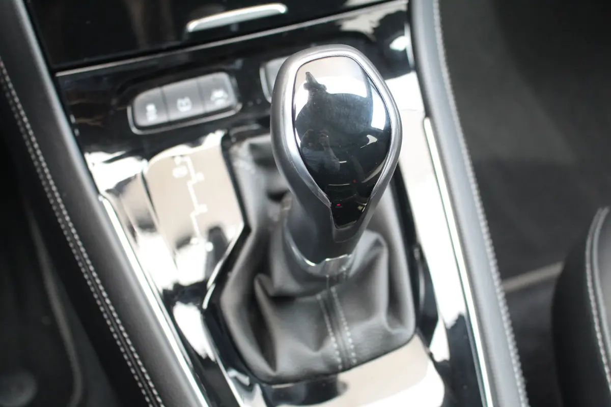 1.2 Turbo Elegance | 360 Camera | AGR-stoel | CarPlay | Climate & Cruise C. | PDC V&A | Half leder | LED | 360 Camera | AGR-stoel | CarPlay | Climate & Cruise C. | PDC V&A | Half leder | LED