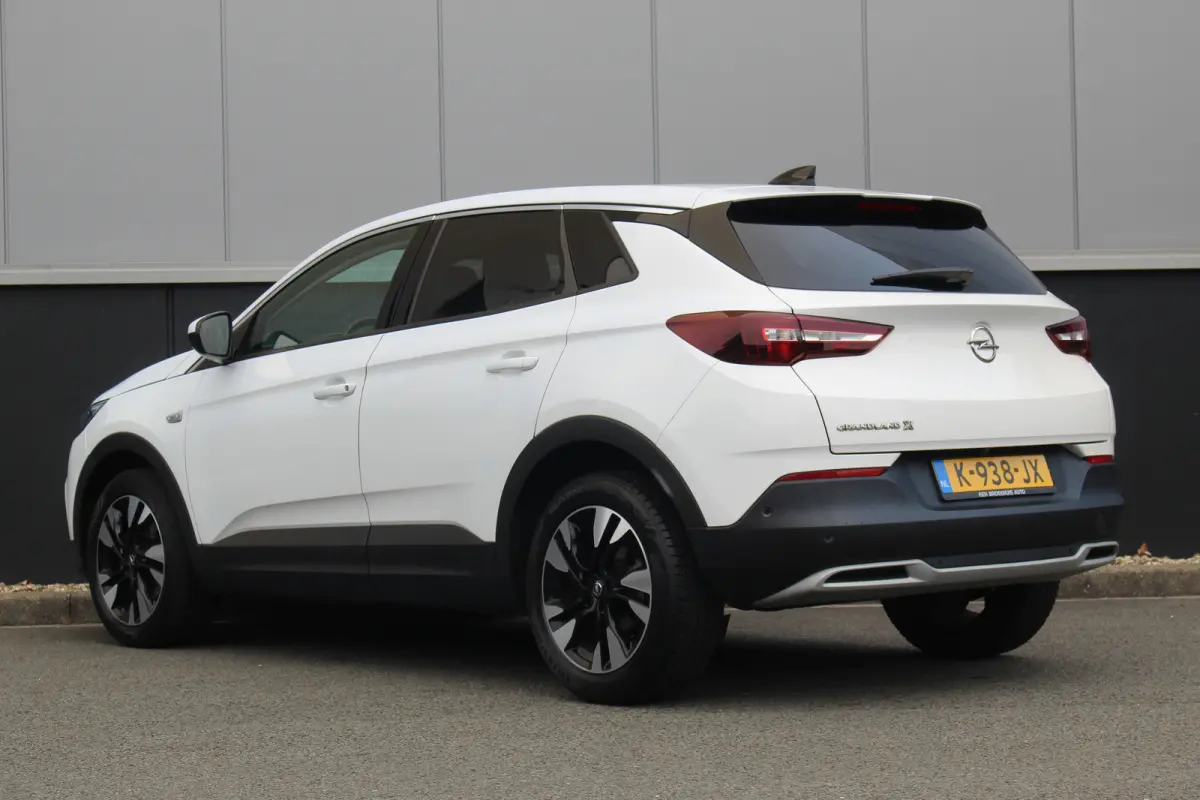 1.2 Turbo Elegance | 360 Camera | AGR-stoel | CarPlay | Climate & Cruise C. | PDC V&A | Half leder | LED | 360 Camera | AGR-stoel | CarPlay | Climate & Cruise C. | PDC V&A | Half leder | LED