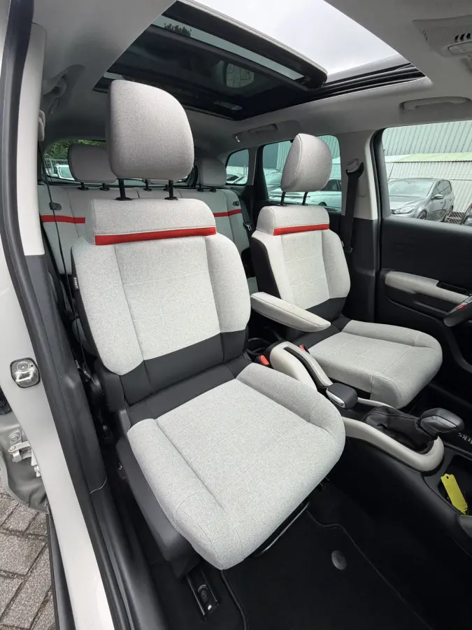 130pk Shine (Elektrisch Schuifdak - Keyless Entry - Camera - Parkeersensoren V+A - Automatische Airco - Navigatie - Apple Carplay)