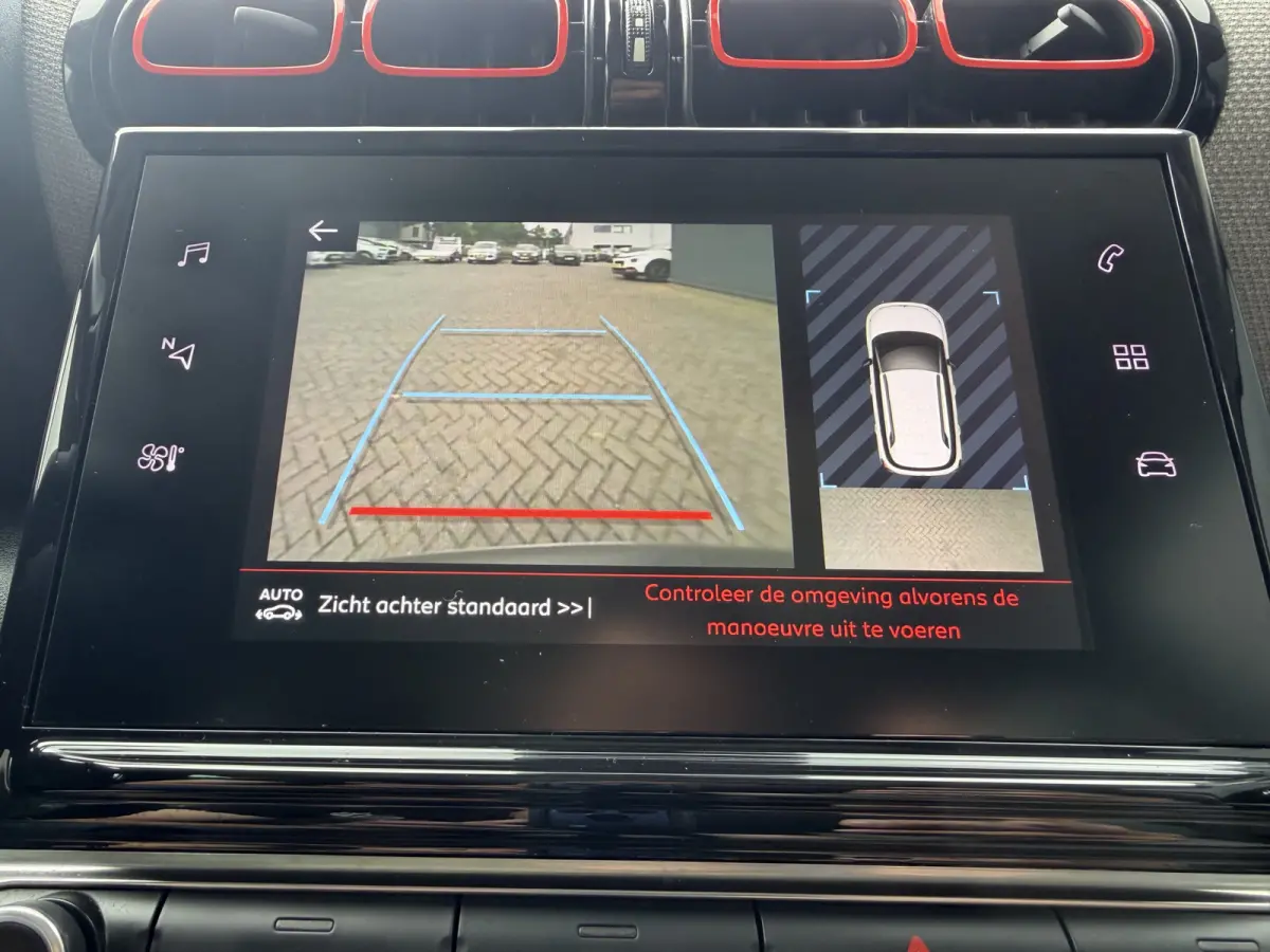 130pk Shine (Elektrisch Schuifdak - Keyless Entry - Camera - Parkeersensoren V+A - Automatische Airco - Navigatie - Apple Carplay)
