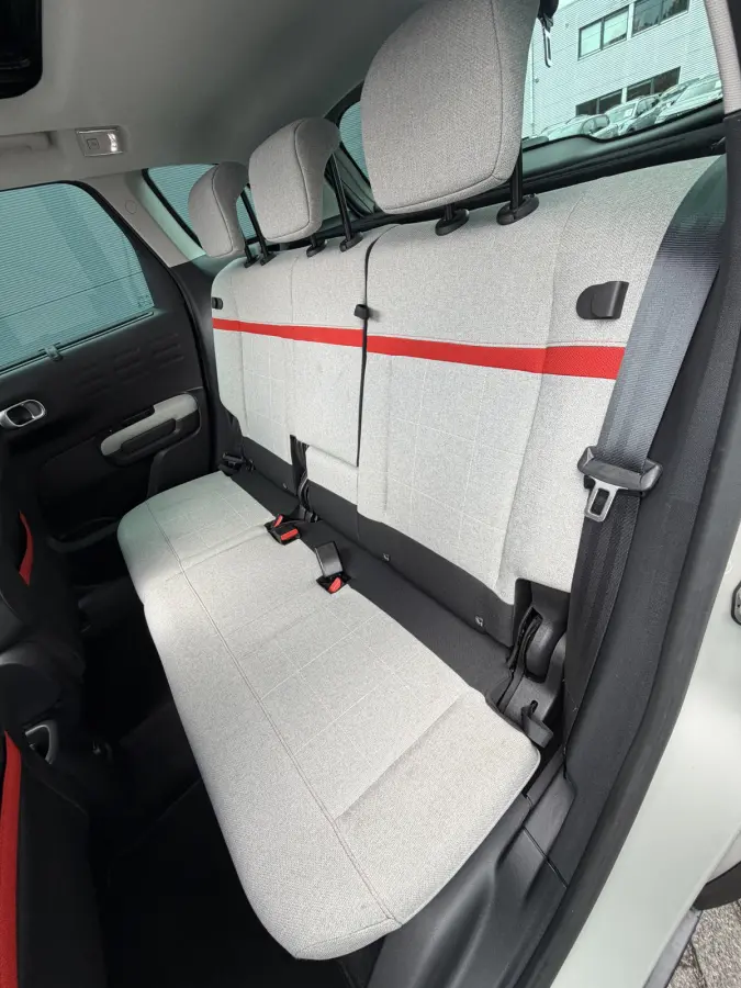130pk Shine (Elektrisch Schuifdak - Keyless Entry - Camera - Parkeersensoren V+A - Automatische Airco - Navigatie - Apple Carplay)