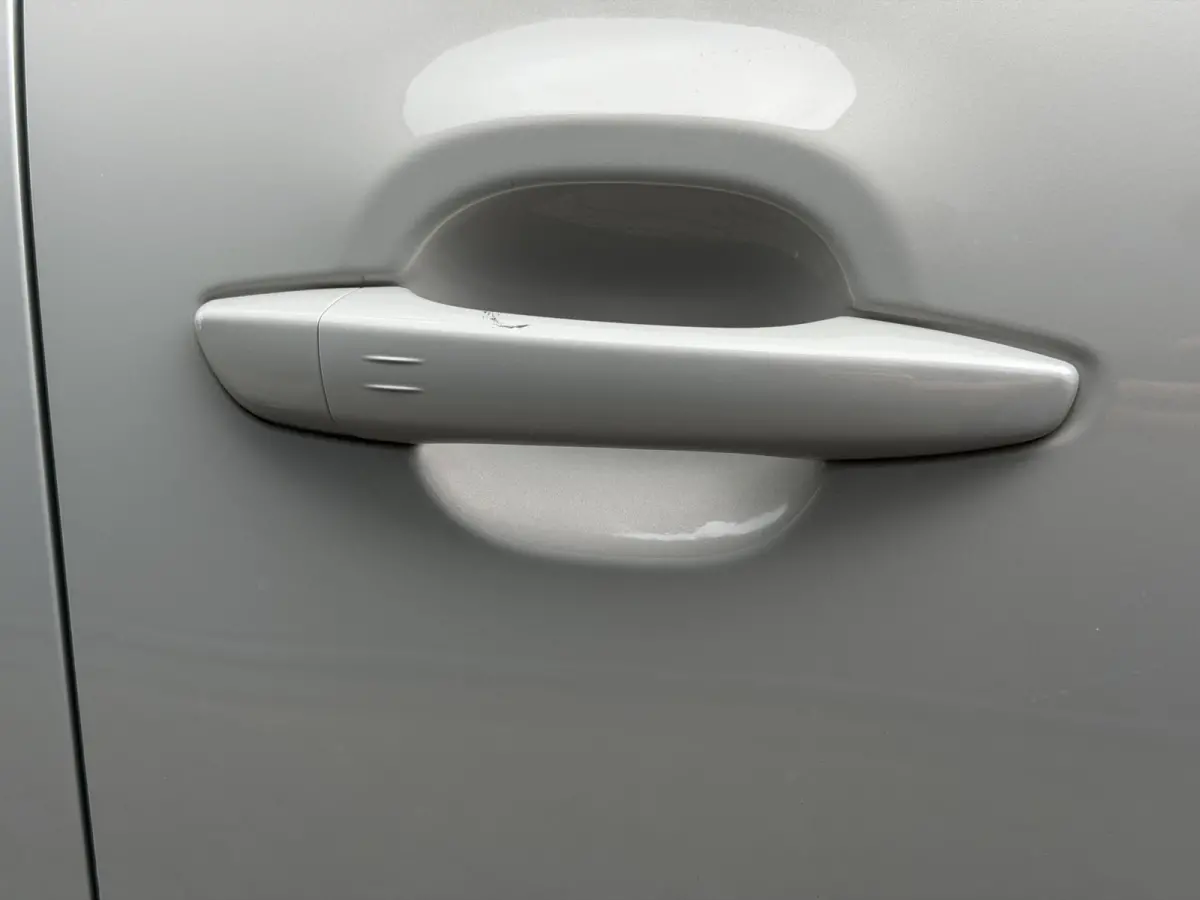 130pk Shine (Elektrisch Schuifdak - Keyless Entry - Camera - Parkeersensoren V+A - Automatische Airco - Navigatie - Apple Carplay)