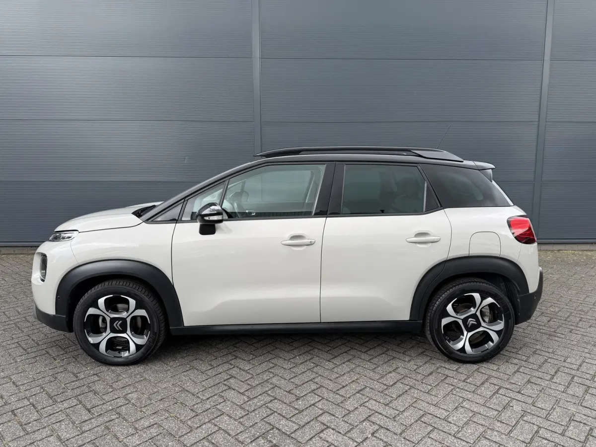 130pk Shine (Elektrisch Schuifdak - Keyless Entry - Camera - Parkeersensoren V+A - Automatische Airco - Navigatie - Apple Carplay)