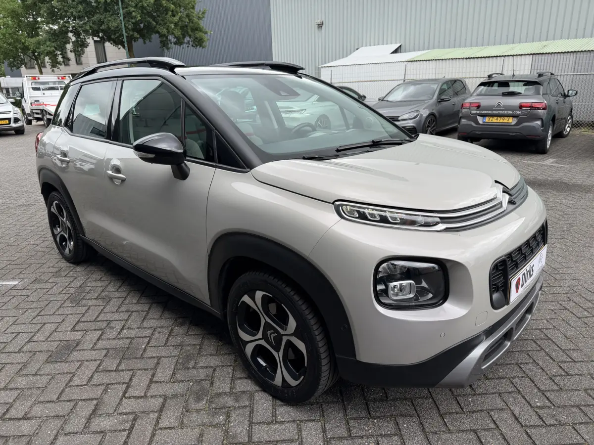 130pk Shine (Elektrisch Schuifdak - Keyless Entry - Camera - Parkeersensoren V+A - Automatische Airco - Navigatie - Apple Carplay)