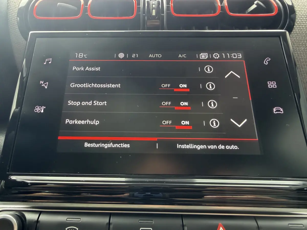 130pk Shine (Elektrisch Schuifdak - Keyless Entry - Camera - Parkeersensoren V+A - Automatische Airco - Navigatie - Apple Carplay)
