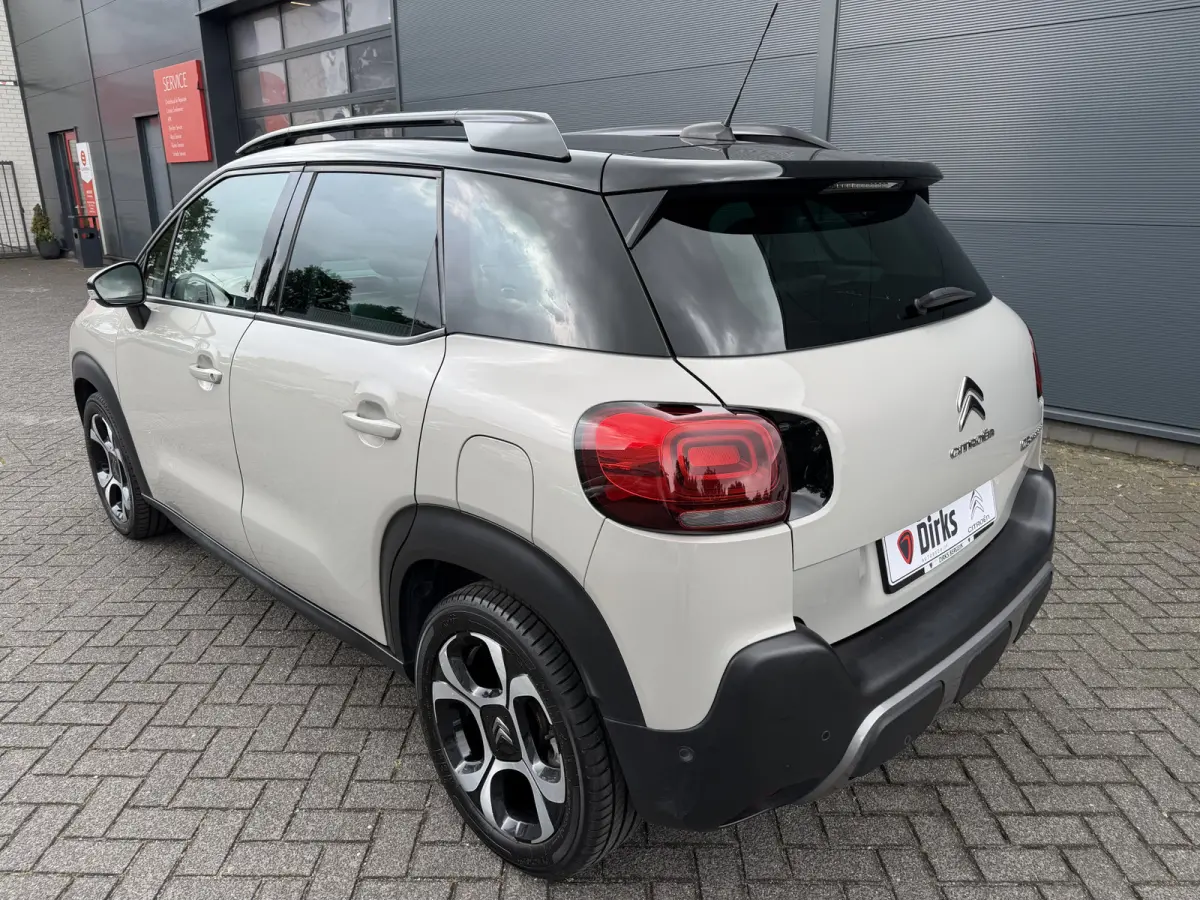 130pk Shine (Elektrisch Schuifdak - Keyless Entry - Camera - Parkeersensoren V+A - Automatische Airco - Navigatie - Apple Carplay)