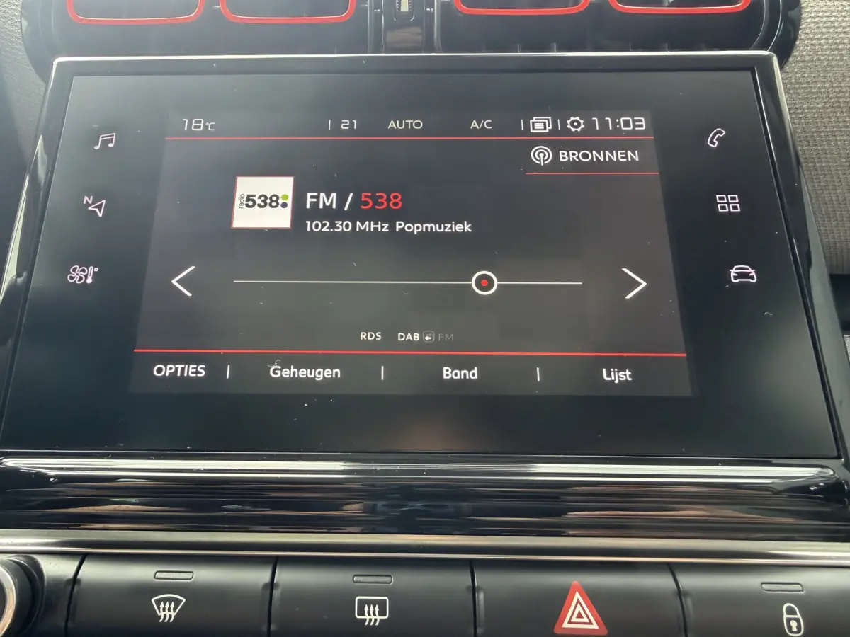 130pk Shine (Elektrisch Schuifdak - Keyless Entry - Camera - Parkeersensoren V+A - Automatische Airco - Navigatie - Apple Carplay)