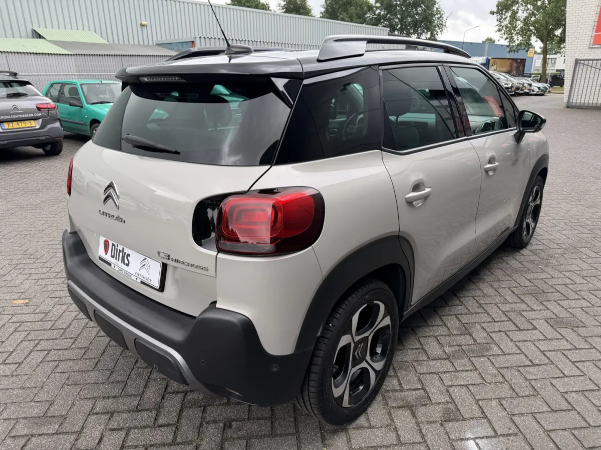 130pk Shine (Elektrisch Schuifdak - Keyless Entry - Camera - Parkeersensoren V+A - Automatische Airco - Navigatie - Apple Carplay)