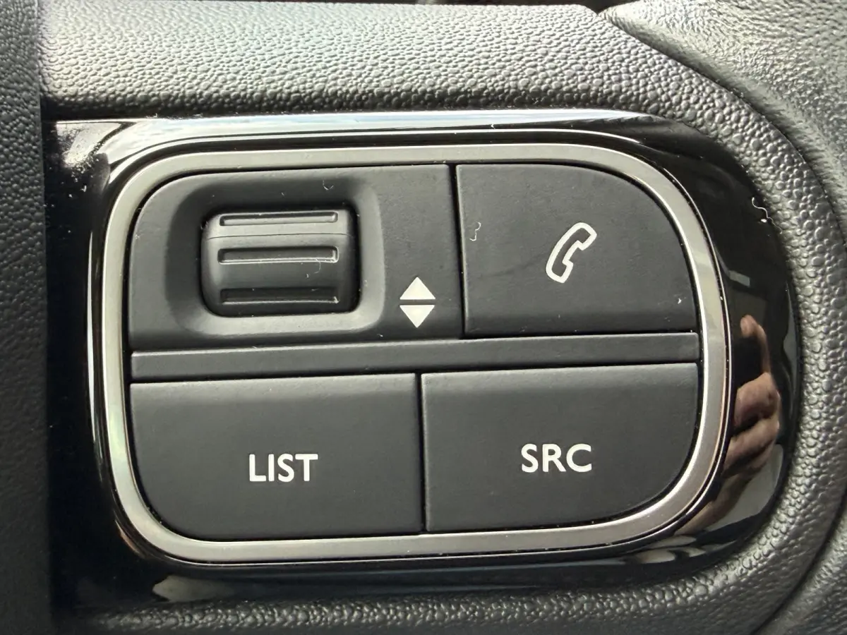 130pk Shine (Elektrisch Schuifdak - Keyless Entry - Camera - Parkeersensoren V+A - Automatische Airco - Navigatie - Apple Carplay)
