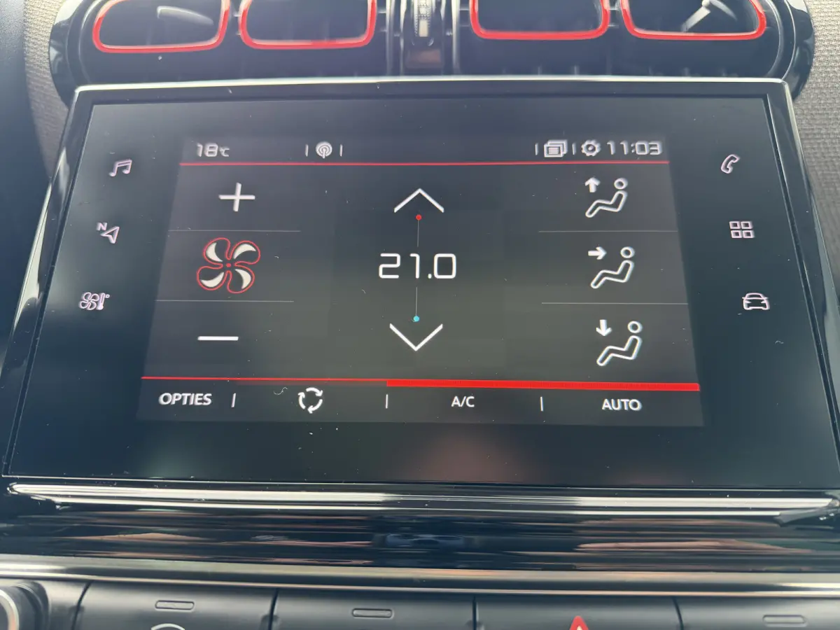 130pk Shine (Elektrisch Schuifdak - Keyless Entry - Camera - Parkeersensoren V+A - Automatische Airco - Navigatie - Apple Carplay)