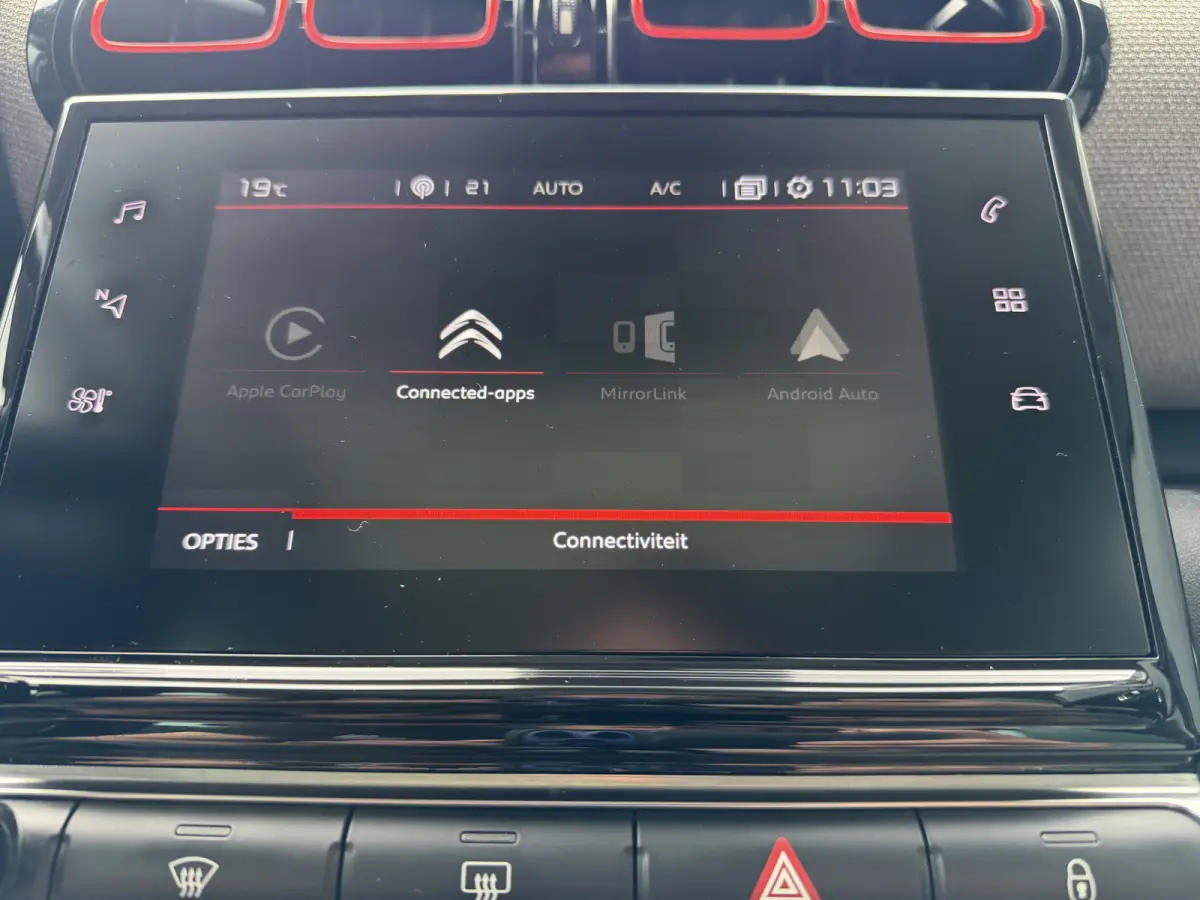 130pk Shine (Elektrisch Schuifdak - Keyless Entry - Camera - Parkeersensoren V+A - Automatische Airco - Navigatie - Apple Carplay)