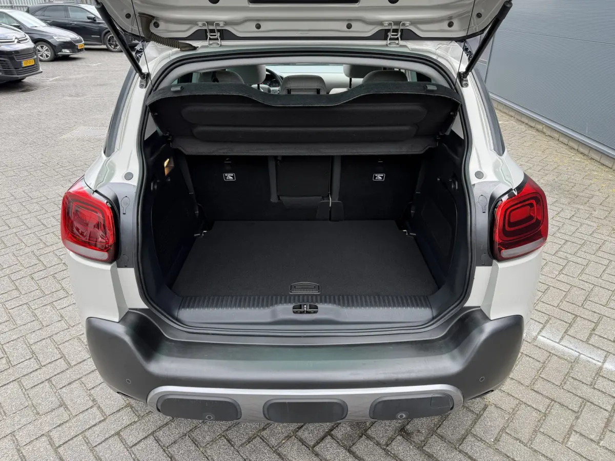130pk Shine (Elektrisch Schuifdak - Keyless Entry - Camera - Parkeersensoren V+A - Automatische Airco - Navigatie - Apple Carplay)