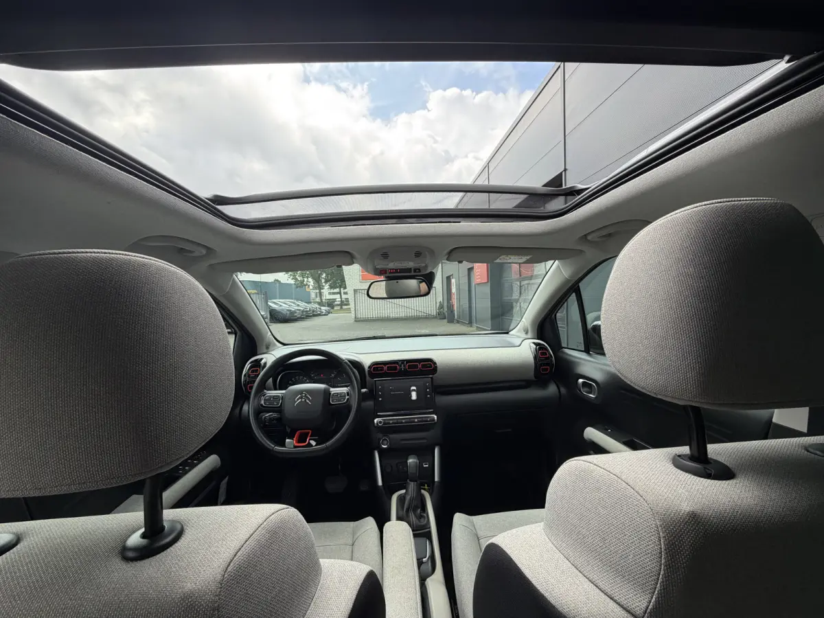 130pk Shine (Elektrisch Schuifdak - Keyless Entry - Camera - Parkeersensoren V+A - Automatische Airco - Navigatie - Apple Carplay)